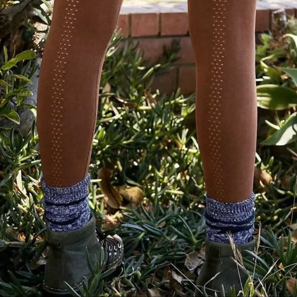 NEW Free People Good Karma Leggings + Happiness Runs Crop Top Set - Picture 15 of 17
